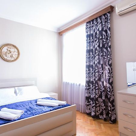 Hotel Cattaleya 巴统 外观 照片