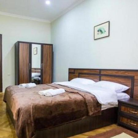 Hotel Cattaleya 巴统 外观 照片