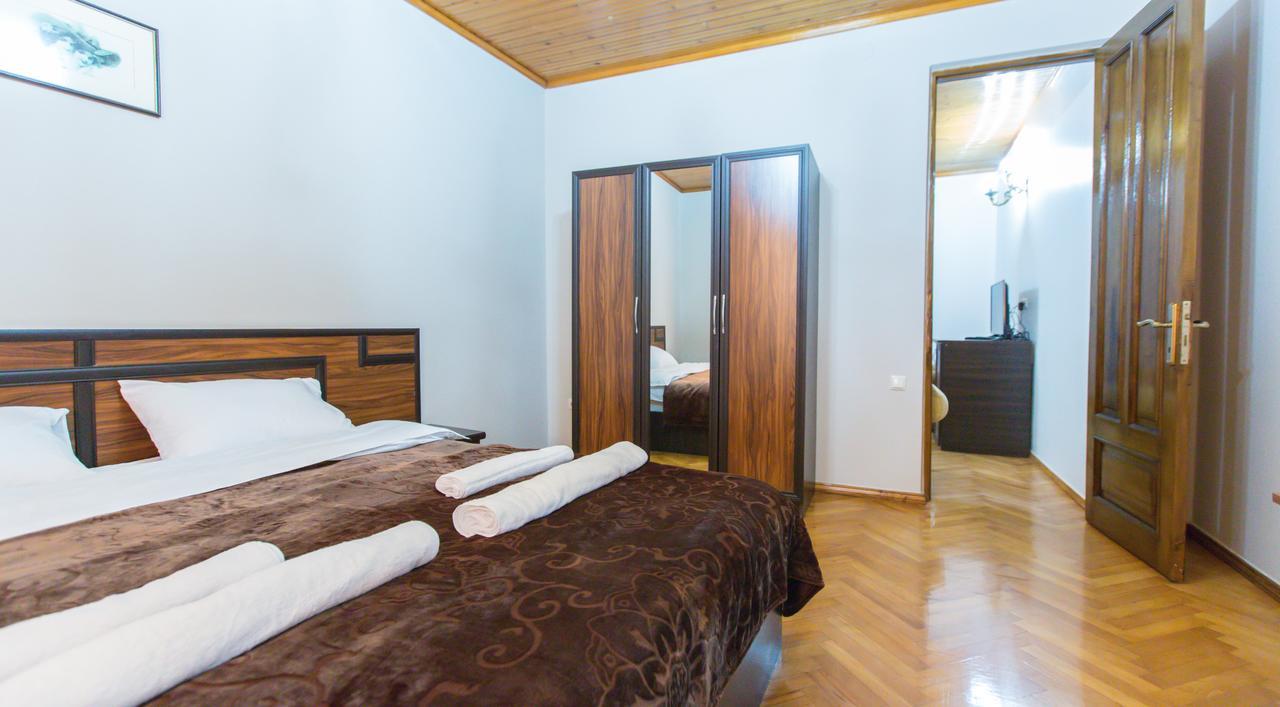 Hotel Cattaleya 巴统 外观 照片