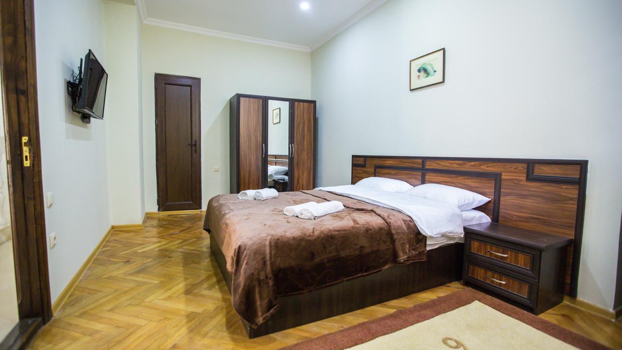 Hotel Cattaleya 巴统 外观 照片
