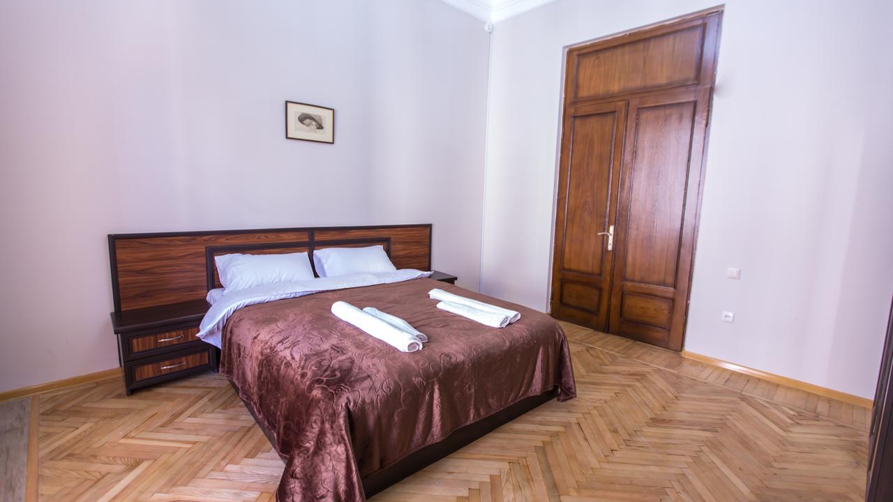 Hotel Cattaleya 巴统 外观 照片