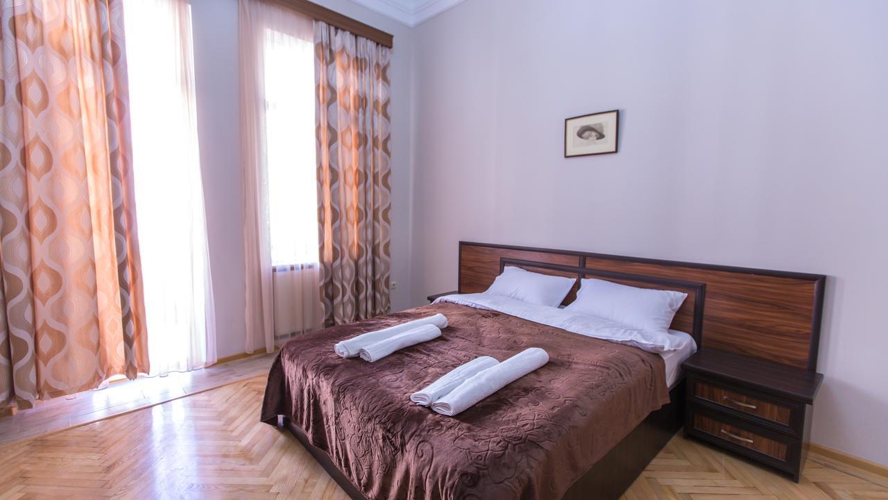 Hotel Cattaleya 巴统 外观 照片
