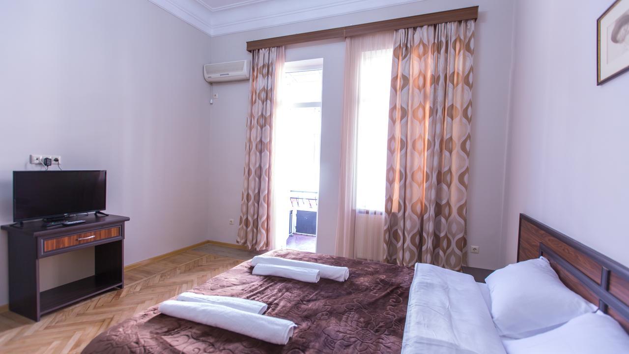 Hotel Cattaleya 巴统 外观 照片