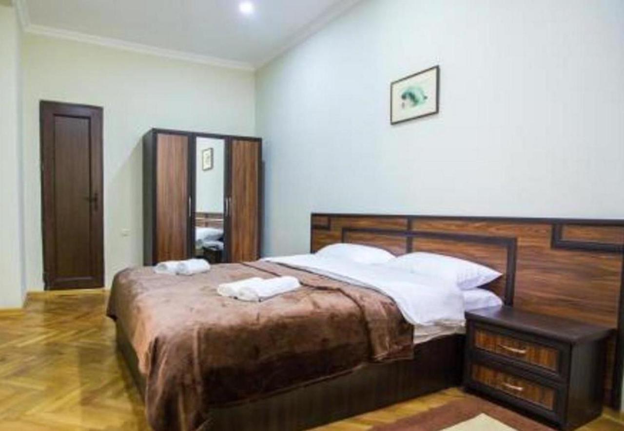 Hotel Cattaleya 巴统 外观 照片