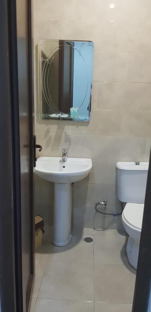 Hotel Cattaleya 巴统 外观 照片